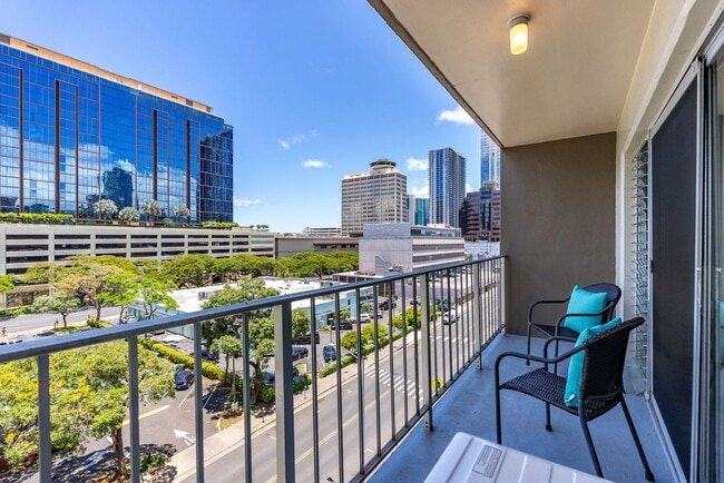 Building Photo - Coty Tower 703