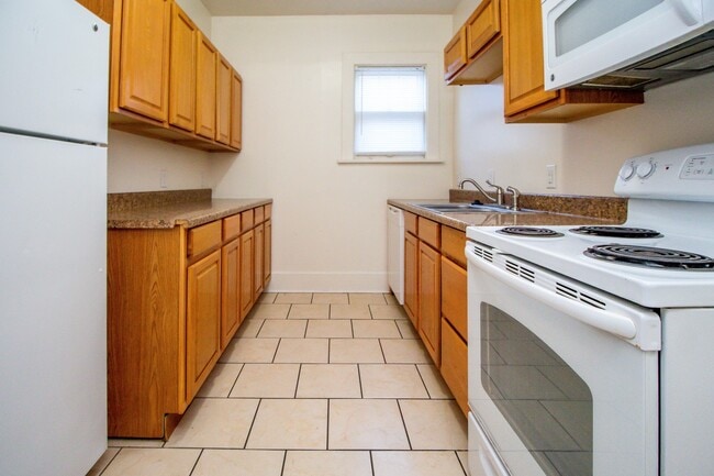 Building Photo - 4bed/2bath House right Downtown!!