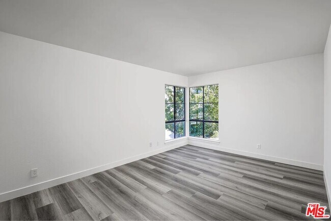 Building Photo - 909 Croft Ave