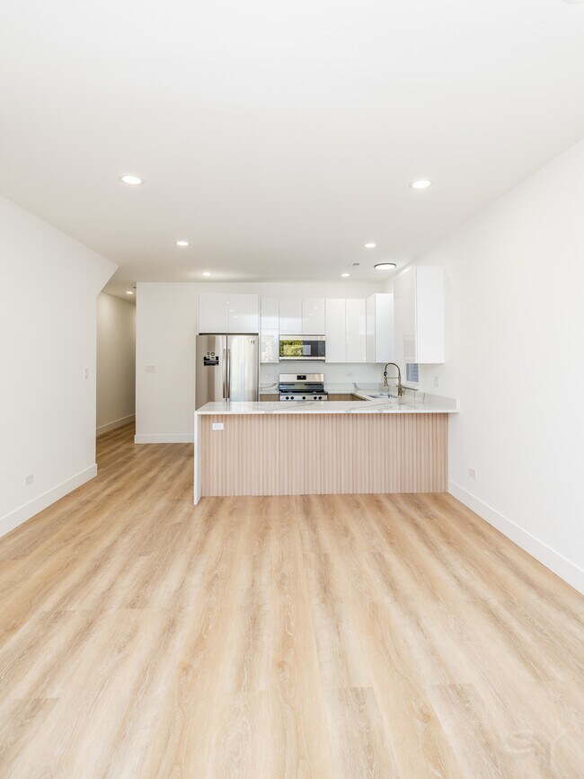 Building Photo - 1245 S Fairfield Ave