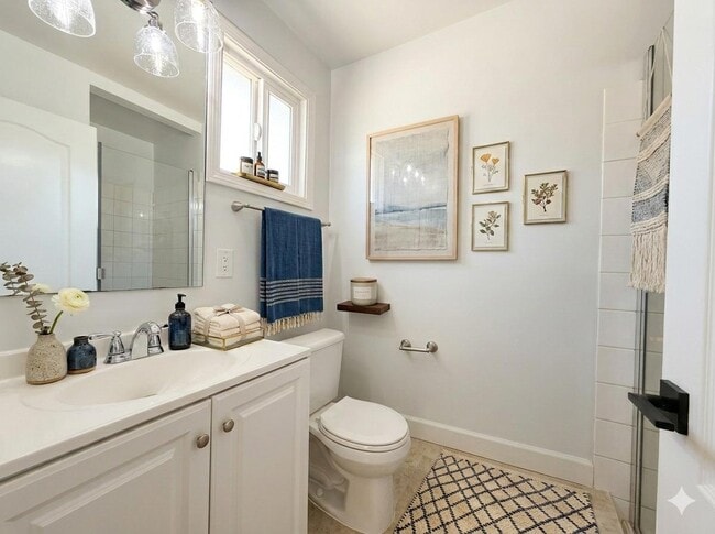 Building Photo - 705 Santa Rita St