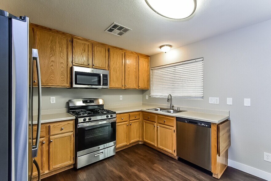 Building Photo - 3609 N Porch Swings Way