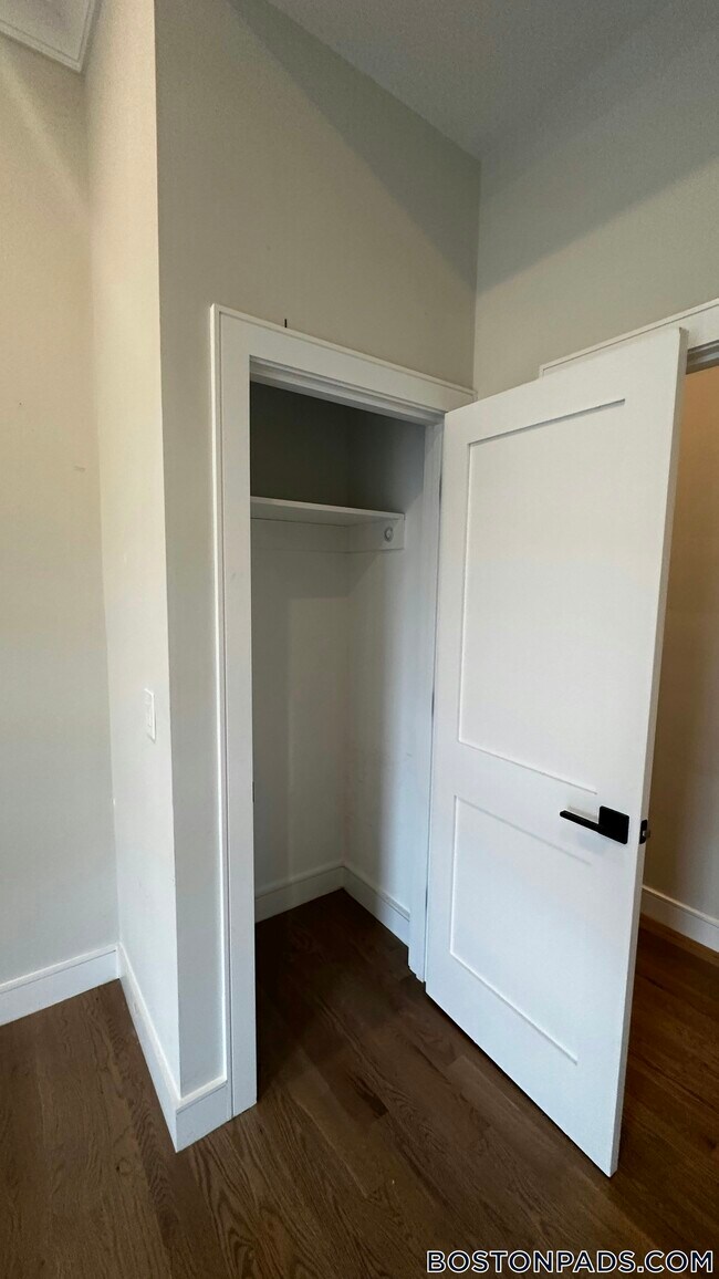 Building Photo - 16-18 HighGate St.