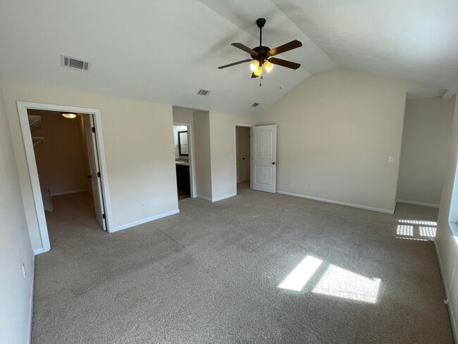 Building Photo - 422 Sebastian Dr