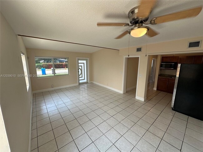 Building Photo - 4410 SW 39th St