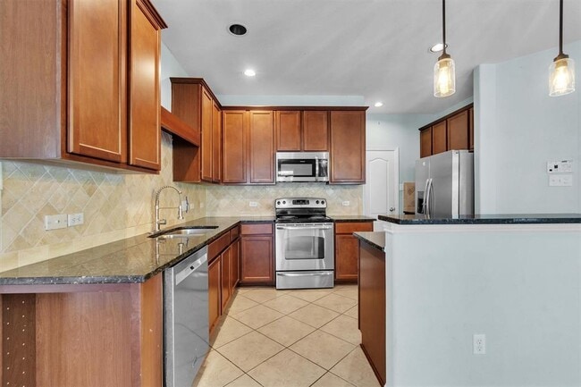 Building Photo - 204 Chickadee Ln