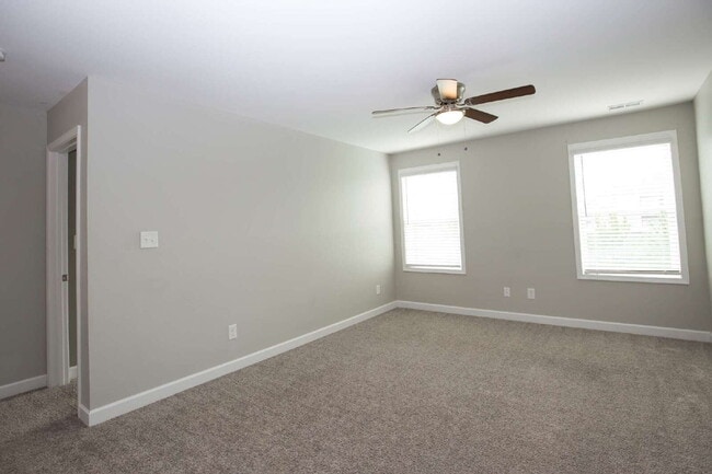 Building Photo - Spacious 3-Bed, 2.5-Bath Modern Home w/ 3-Car Garage in Highcroft – Close to Fort Bragg!