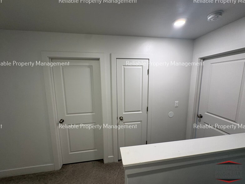Building Photo - 156 S Emery Ln
