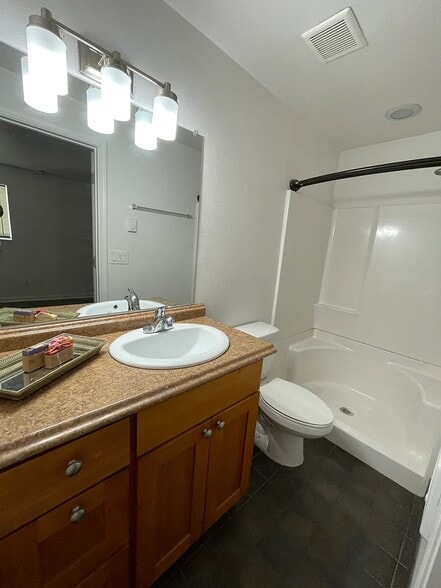 Building Photo - 3380 SE 1st St