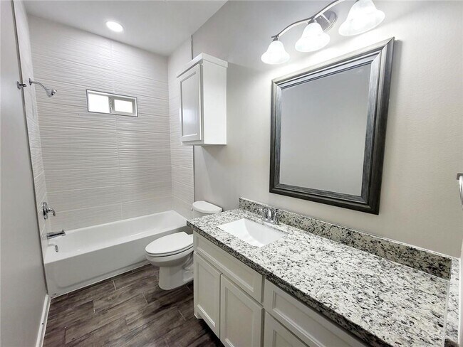 Building Photo - 1404 Alta Vista Dr