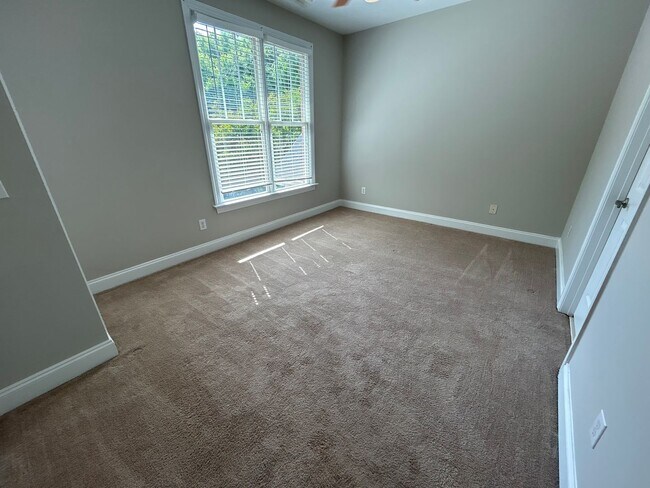 Building Photo - 3 Bedroom | 3.5 Bathroom Raleigh Townhome