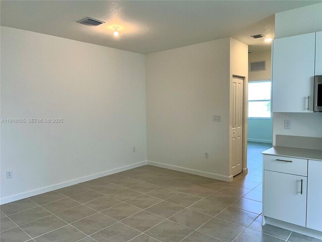 Building Photo - 2929 SE 23rd Ave