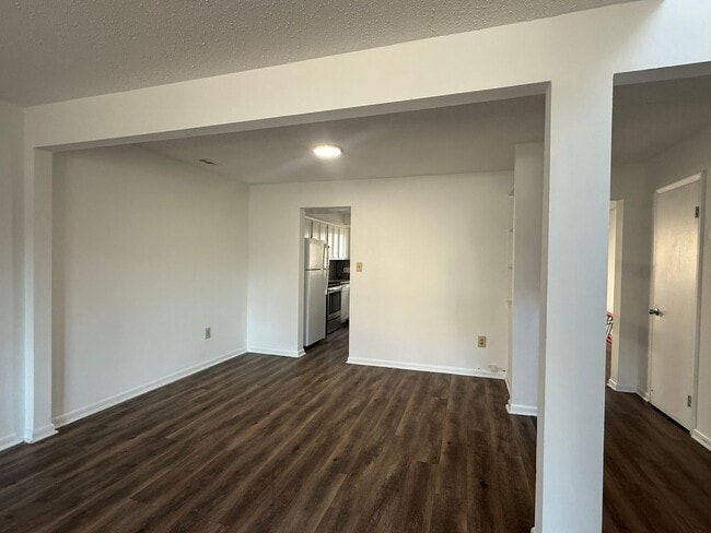 Building Photo - Townhouse For Rent in Virginia Beach