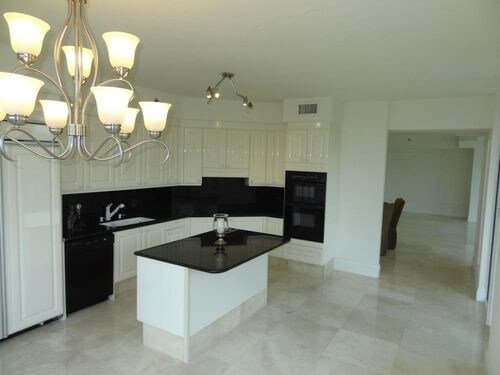 Building Photo - 3720 S Ocean Blvd