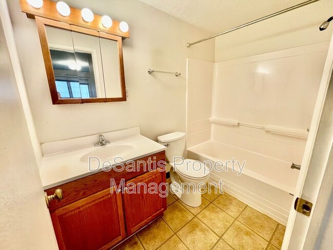 Building Photo - 414 Lunar Ln