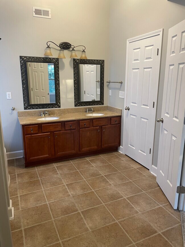 Building Photo - 940 Sunny Slope Trace