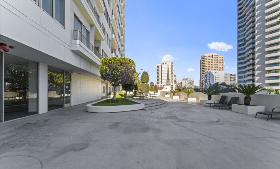 Building Photo - 10501 Wilshire Blvd