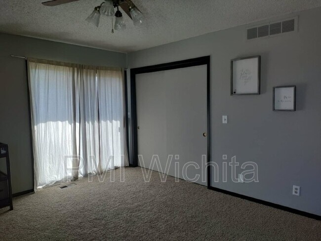 Building Photo - 8643 E Cherry Crk Ct