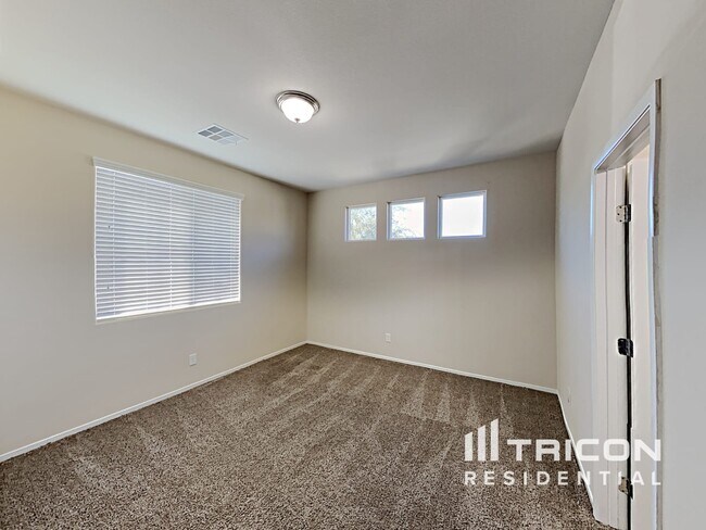 Building Photo - 2148 Del Aqua Ave