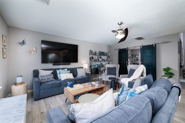 Building Photo - 143 S Vesper Bend Cir