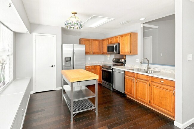 Building Photo - 6023 Broadmeadow