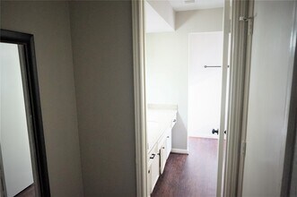 Building Photo - 2727 Tinechester Dr