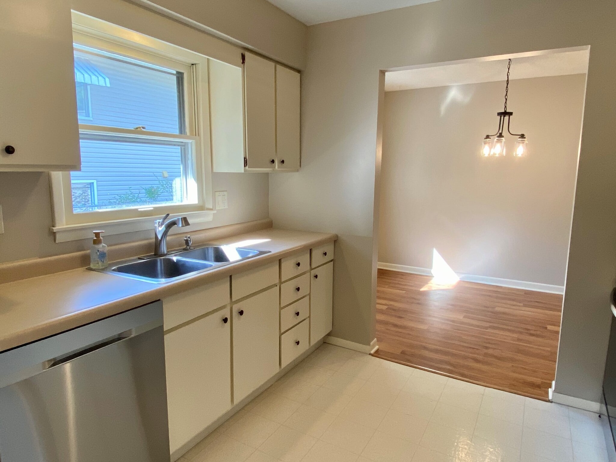 Building Photo - 2009 Crescent Dr