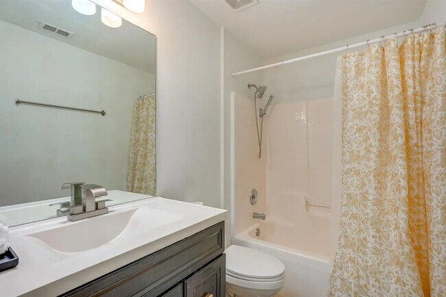 Building Photo - 739 Delancey Dr
