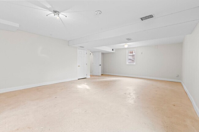 Building Photo - Charming 4-Bedroom Home in Silver Spring