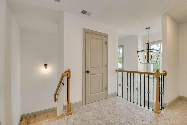 Building Photo - 2021 Warbler Dr