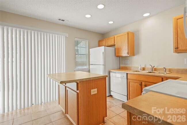 Building Photo - 148 Mangum Cir