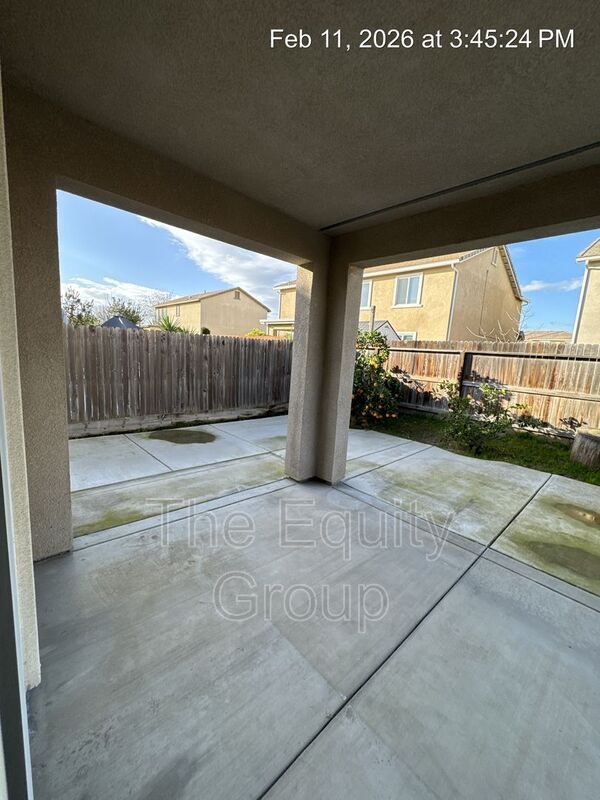 Building Photo - 4418 W Robin Ave