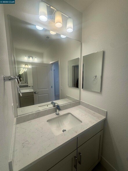 Building Photo - 5601 Linen Ct