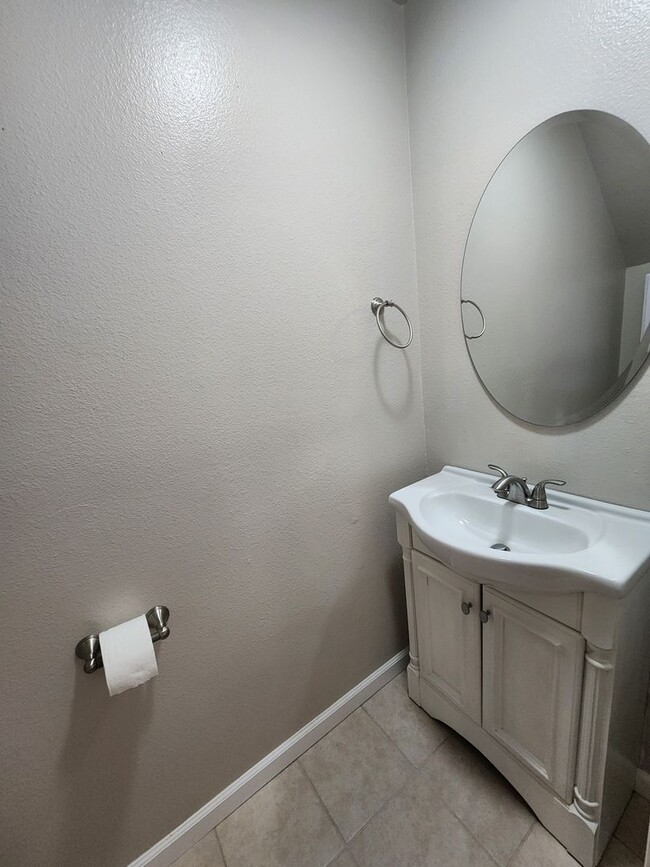 Building Photo - Royal Homes Two Story Condo Designer Quality