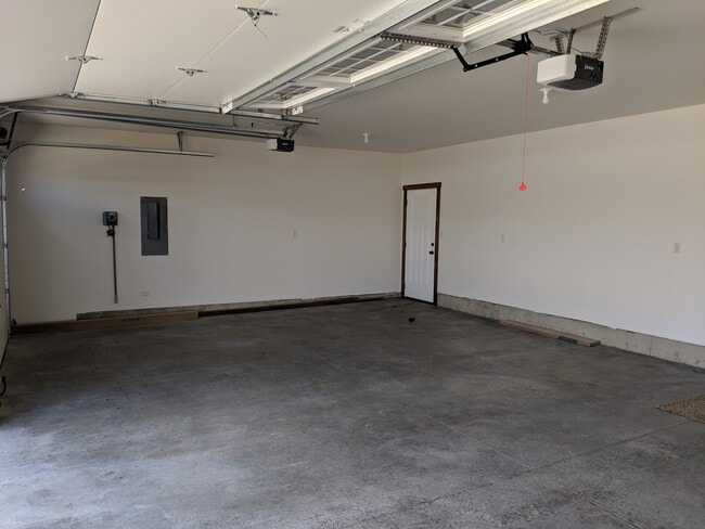 Building Photo - 4 Bed 2 Bath Rancher in Post Falls
