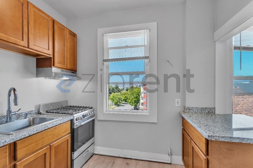 Building Photo - Unit 410
