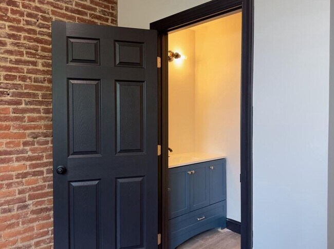 Building Photo - 709 N Duke St