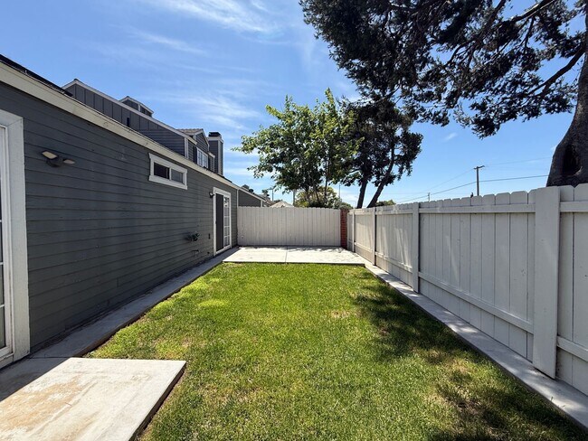 Building Photo - 1623 Point Lobos Ln