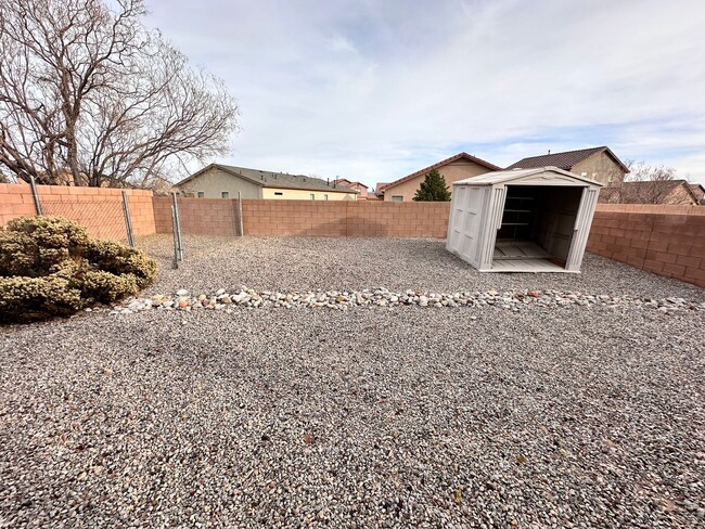 Building Photo - 3 bed 2.5 Bath in Huning Ranch