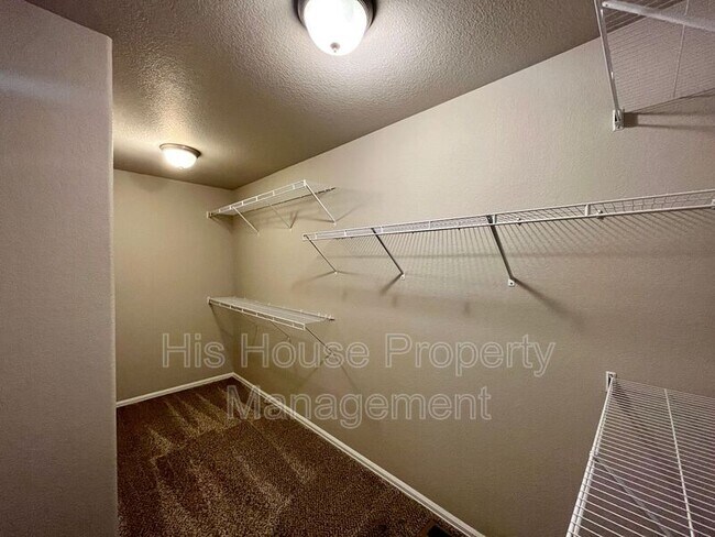 Building Photo - 842 Sunlight Peak Dr