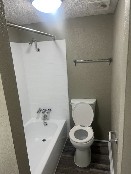 Building Photo - 531 Bedford Rd