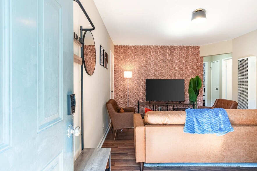 Building Photo - 2312 Bonar St