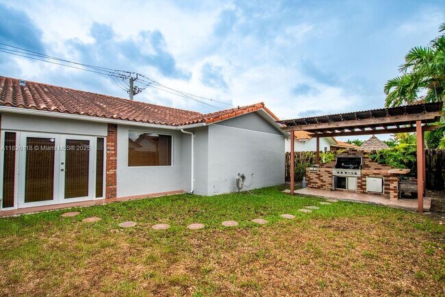 Building Photo - 1626 SW 139th Ave