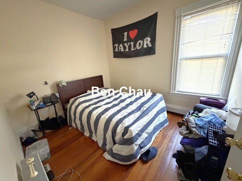 Building Photo - 68 Winchester St