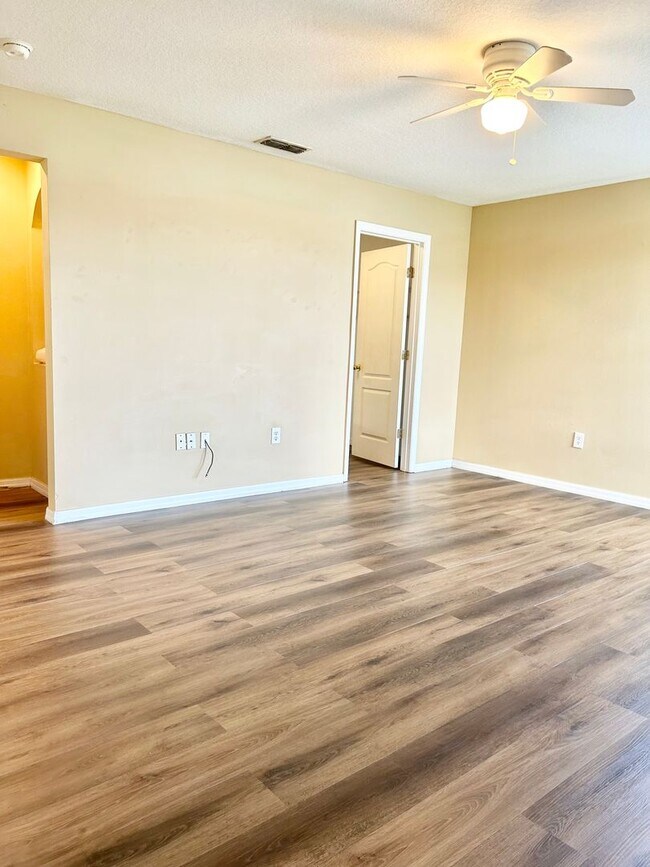 Building Photo - Beautiful Home in Parkview at Lake Shore