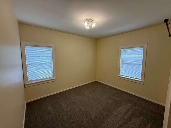 Building Photo - 5BR 1.5BA Berkeley Home | W/D, Dishwasher, Backyard + Storage Near Shattuck & Berkeley Bowl
