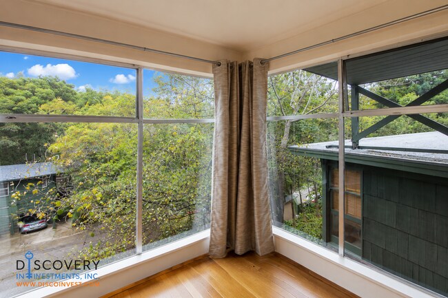 Building Photo - Contemporary North Berkeley 2 Bedroom Condominium