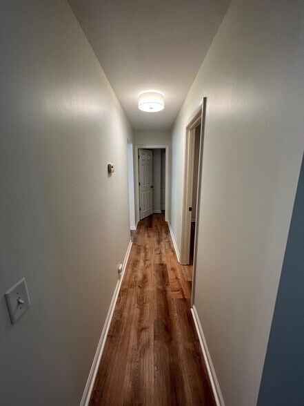 Building Photo - 50 Hackberry Hl