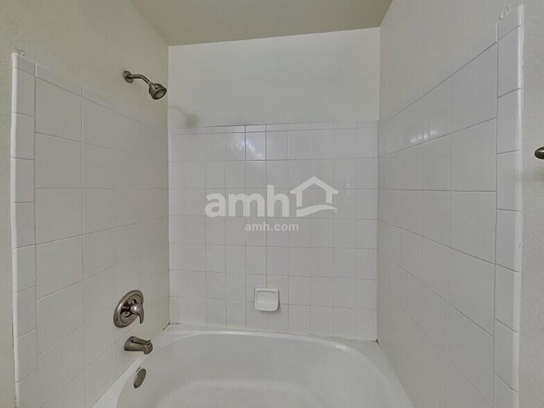 Building Photo - 115 W Camino Rancho Vecino