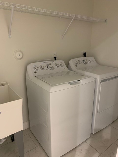 Building Photo - 1622 Montauk Dr